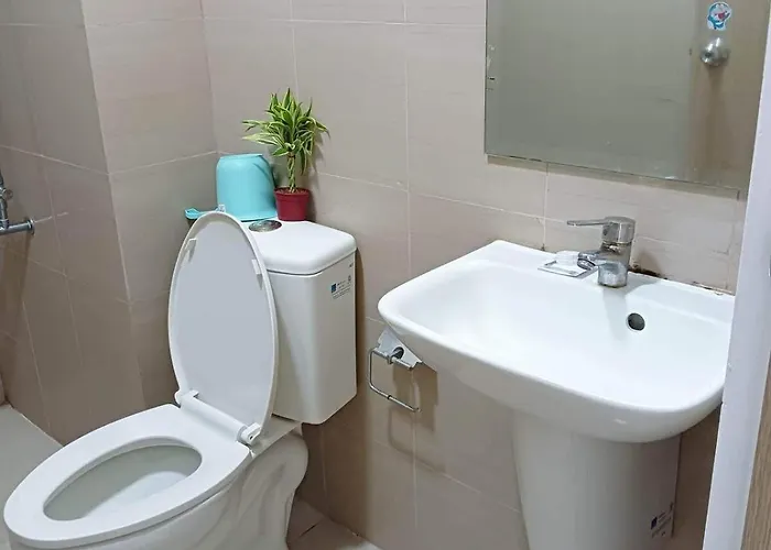 Shore 2br 5f Walking Distance Moa Near Airport * Manila